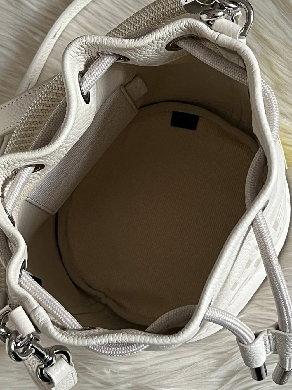 H652L01PF22 - Marc Jacobs The Leather Bucket Bag - Picture 10 of 16